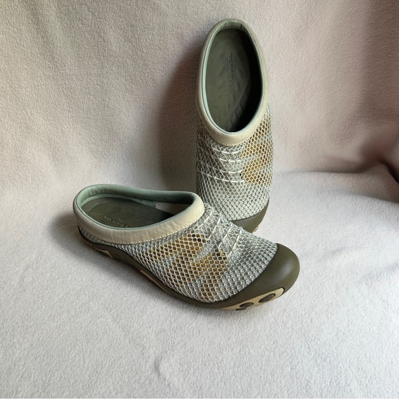 Merrell Women's Mesh Mules in Gray and Olive Size 9 - Picture 1 of 16